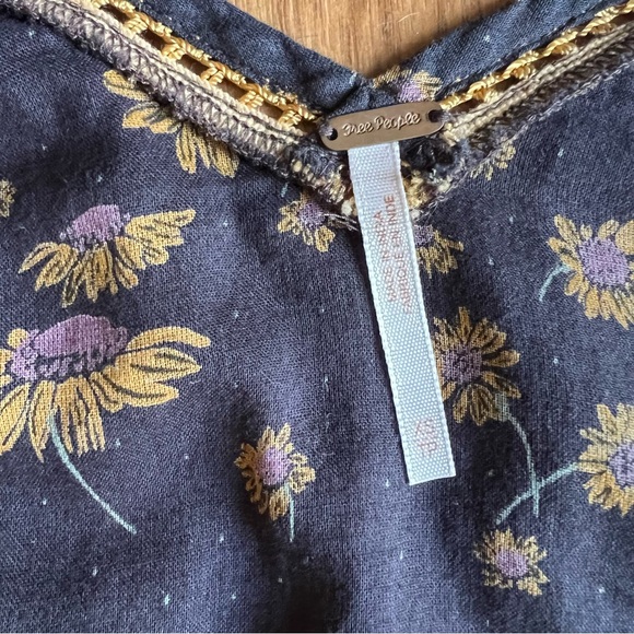 Free People Navy floral boho top. Size XS - fits like a s/m - Picture 2 of 7